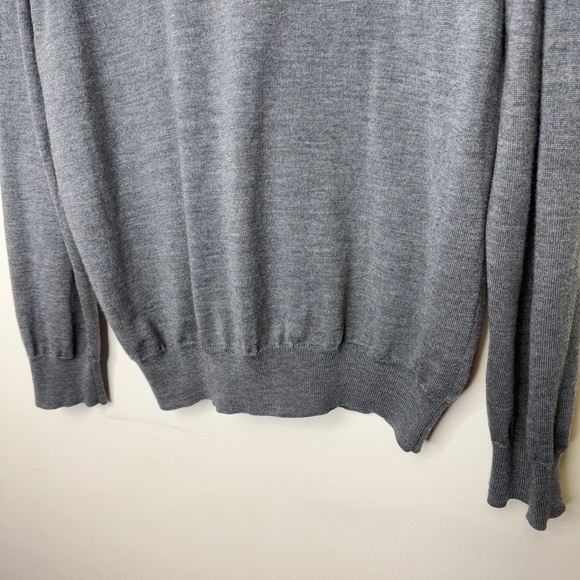 Vintage Harry Rosen L Extra Fine Italian Merino Wool Men's Gray V-Neck Sweater - Picture 4 of 12